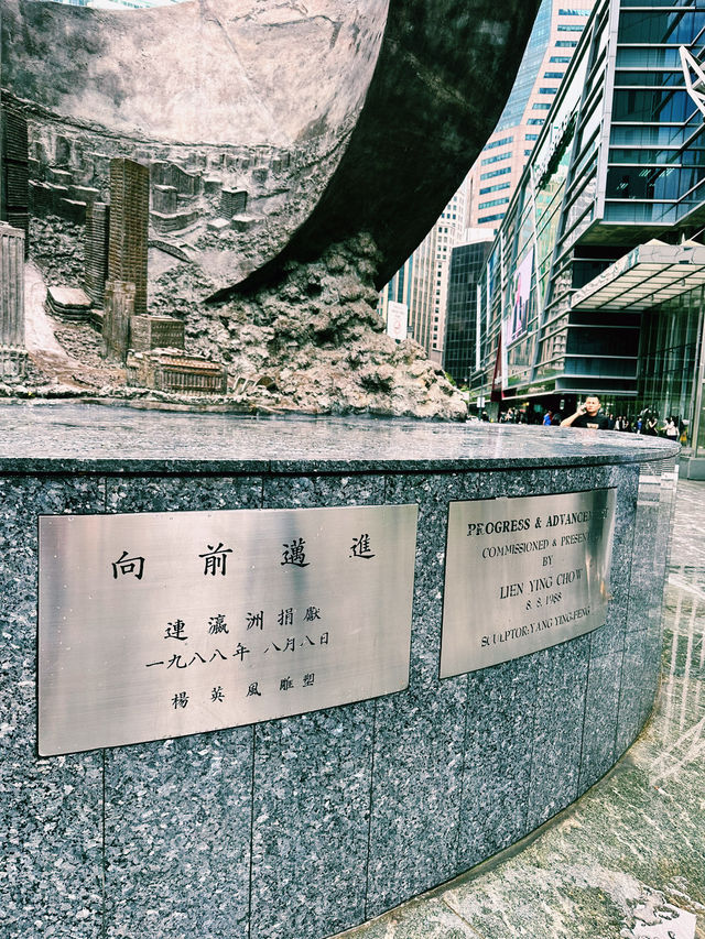 Art in Motion – A Glimpse of Singapore’s Soul at Raffles Place 🎨🏙️