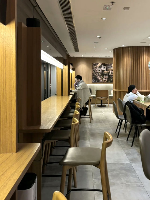 香港機場國際環亞貴賓廳（35號閘口） 💕需要過夜候機的人來說簡直太友好