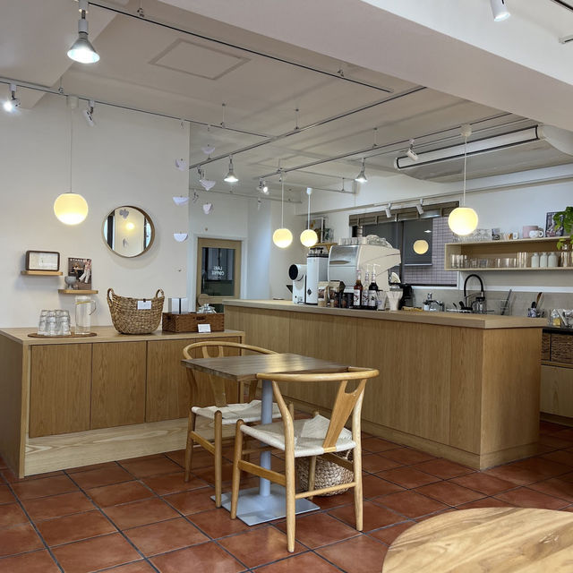 LARS COFFEE AND BAKERY
