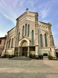 Spires Among Side Streets – A Cathedral Tucked into Kaifeng’s Everyday Life