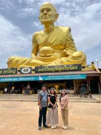กราบสักการะ หลวงพ่อทวดเขาใหญ่ ที่พุทธอุทยาน