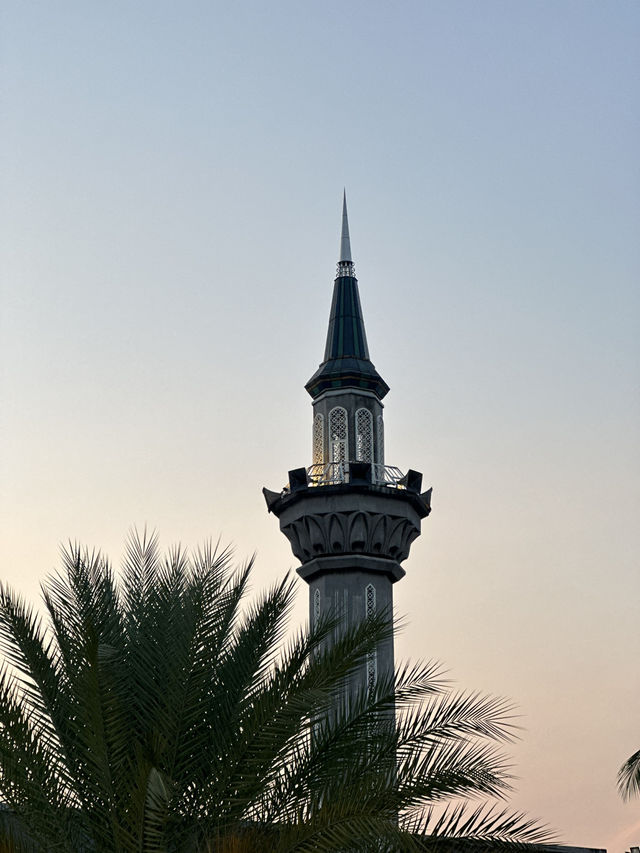 A Moment of Peace Before Takeoff – Sultan Abdul Samad KLIA Mosque ✈️  