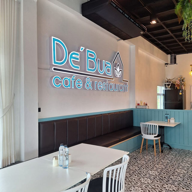 🌿☕ De’Bua Cafe – คาเฟ่สุดร่มรื่นใจกลางเมืองสตูล 🏞