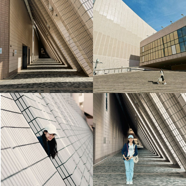 Hong Kong Cultural Centre – สัมผัสศิลปะริมน้ำ