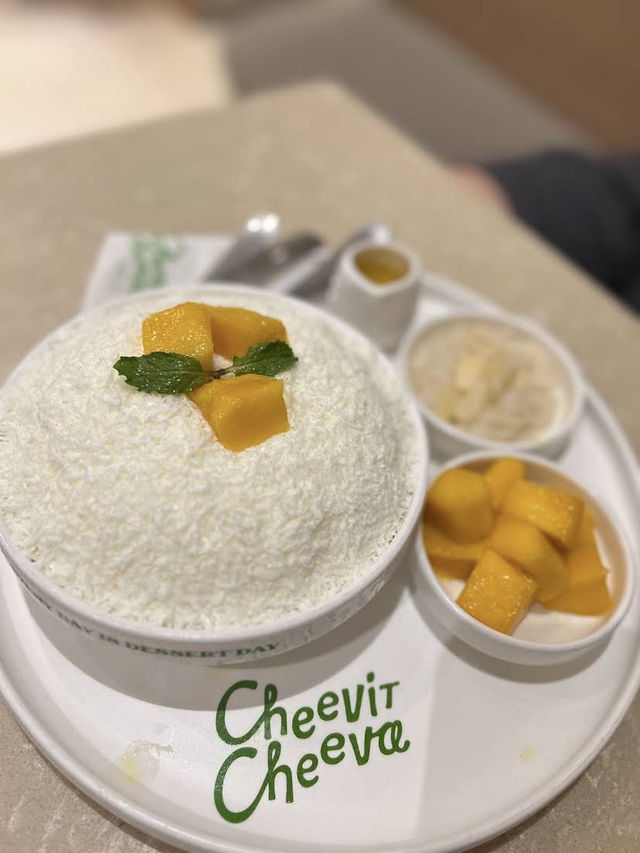 CheevitCheeva Hatyai, Bingsu Bliss in a Minimalist Haven