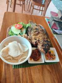 🌾 Bebek Sari Uma Tanah Lot: A Balinese Culinary Pause Amid the Paddy Fields