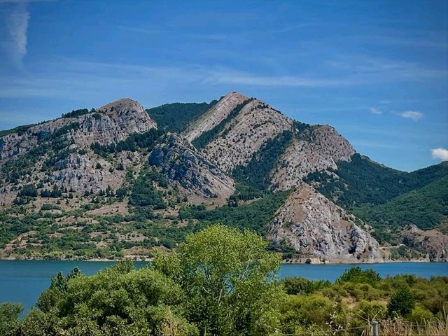 Lakeside Peace and Mountain Air at Los Barrios de Luna