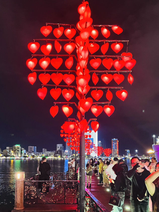 💞 Love Bridge Da Nang – Locks, Lights & Romance by the River❤️