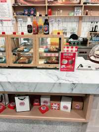 Lulu’s Deli – A Charming Pizza & Dessert Haven