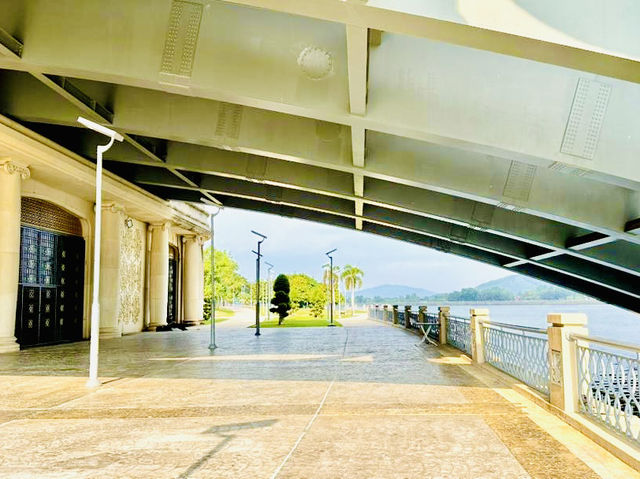 A Walk Through Grandeur: Seri Gemilang Bridge