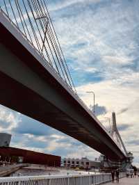 A peaceful waterfront space that offers breathtaking views of Mutsu Bay and passing cruise ships