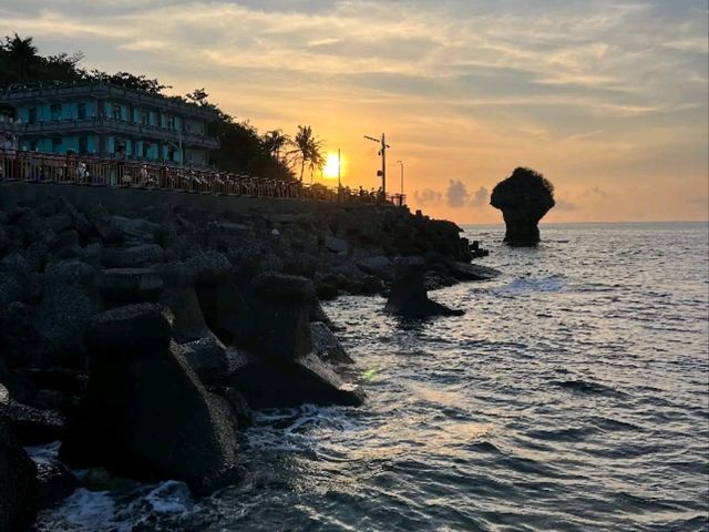🌊 小琉球地標打卡｜花瓶岩 Vase Rock，一秒認出的奇岩守門員！