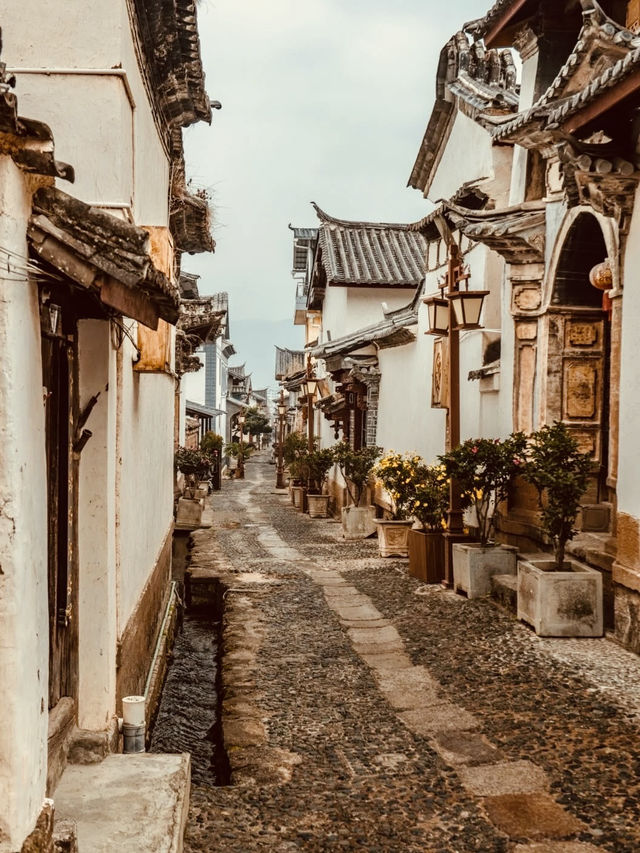 Jianchuan Ancient Town: A Hidden Gem of Bai Culture & Ming Dynasty Heritage** 🌿🏯