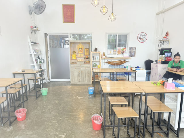 ก๋วยเตี๋ยวเรือ ป.ประทีป ปตท. บรม 97 อร่อยราคาดี