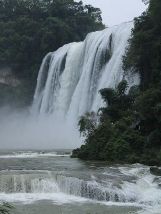 구이저우의 숨결: 지각 융기와 강 침식으로 만들어진 자연 송가