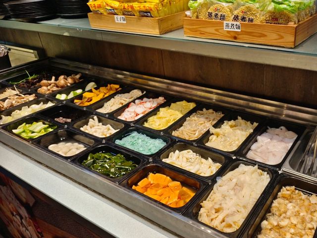 八雲町和牛海鮮鍋物火鍋新莊店