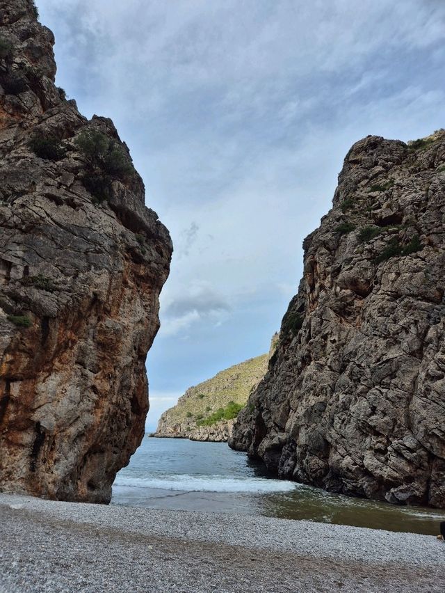 🌅 노을에 물드는 협곡의 해변 , 사칼로브라 Torrent de Pareis 해변🌅