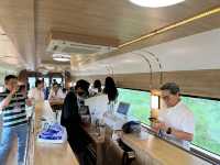 รถไฟท่องเที่ยว Royal Blossom