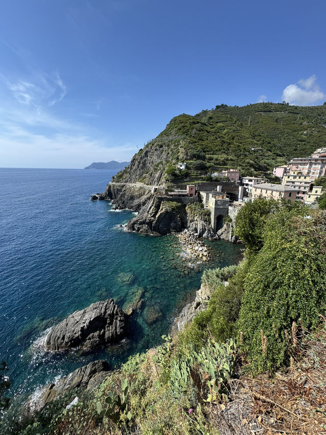 【Riomaggiore：彩色山城的黃昏浪漫 🌅】