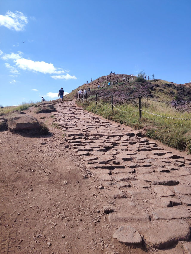 Arthur’s Seat : Edinburgh’s Breathtaking Summit