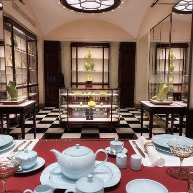 PRADA本店Galleria 1913 | Trip.com ミラノ