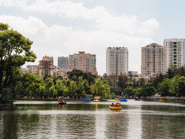 Green Lake Park (Cuihu Park, 翠湖公园) — The Heart of Kunming’s Serenity