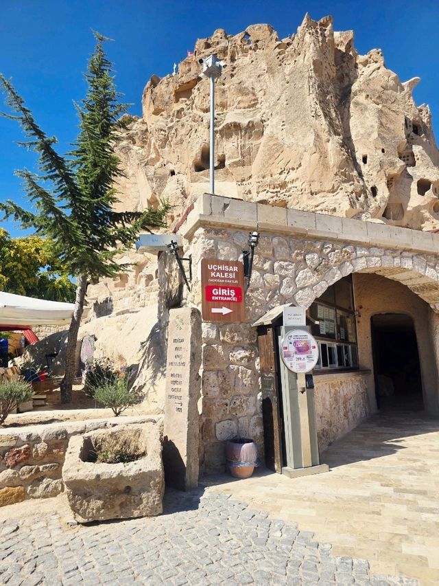 Wandering through the hills of Uçhisar ⛰️🐈