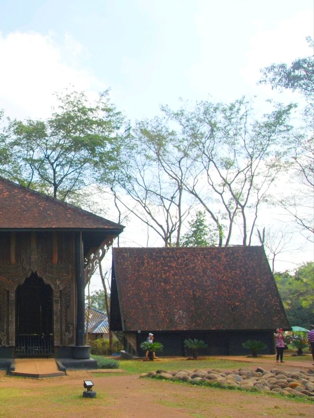 🏚️ : Baan Dam Museum พิพิธภัณฑ์บ้านดำ เชียงราย 🏚️ : Baan Dam Museum พิพิธภัณฑ์บ้านดำ เชียงราย