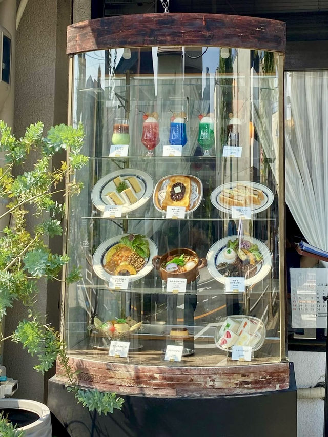 Retro Vibes and Sweet Moments at Zoumashi Café Retro Vibes and Sweet Moments at Zoumashi Café