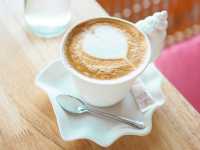 Lhong Bay Cafe คาเฟ่ดาดฟ้าวิวทะเล