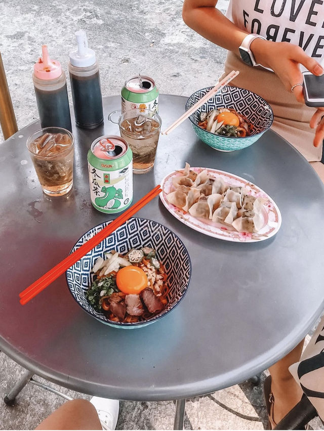 📍Feng Zhu เกี๊ยวซ่าหน้าเปิด