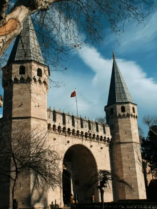 🕌👑 From Sultans to Splendor: Unlocking the Secrets of Istanbul's Topkapi Palace! 🇹🇷✨
