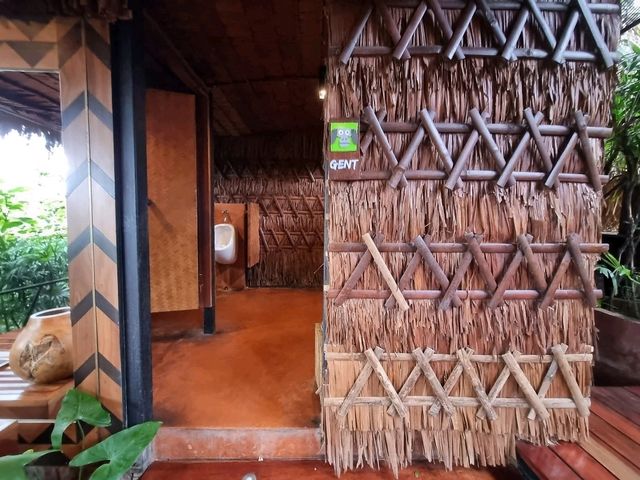 Phuket’s Three Monkeys Restaurant: Jungle Vibes & Tom Yum Delights 🍲🌴