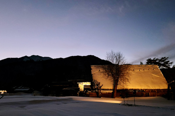 白川郷合掌造り集落の夕暮れの雪景色 | Trip.com 白川村
