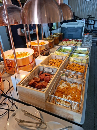 White Line Cafe บุฟเฟ่ต์ข้าวแกง คุ้มเกินราคา!