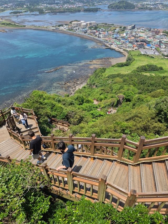 Seongsan Ilchulbong (성산일출봉), Jeju’s Famous Sunrise Peak