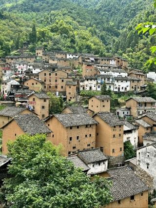 🏡 Yangchan Tulou | A Mountainside Village of Earthen Homes