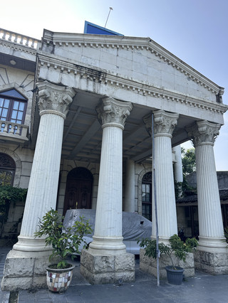 The Castle Villa Offers a Stay Experience.