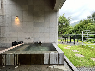 ♨️A private hot spring with a "ceiling" hidden in the forest? This is the ultimate relaxation experience only adults can enjoy! ✨🏡✨