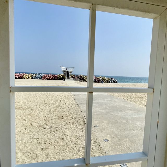 우리나라 맞아? 알록달록한 방파제가 있는 해수욕장