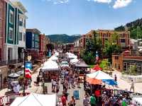 來Park City⛷️歷史大街感受🌞夏日歡樂市集氣氛啦！
