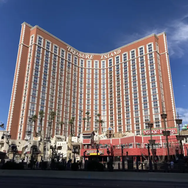 라스베가스 가성비 호텔 트레저 아일랜드
