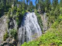 무지개를 볼 수 있는 폭포 "NARADA FALLS"