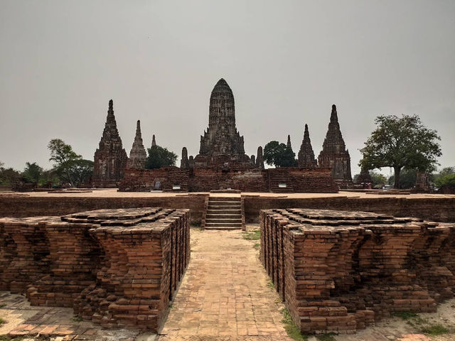 🌍 Explore the Ancient Wonders of Ayutthaya! 🏛️