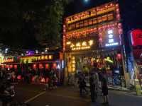白天的茶樓、夜晚的酒吧、九眼橋酒吧街的節奏