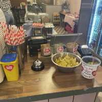 英國曼徹斯特 超多選擇特色甜品店 仲有開心果醬賣