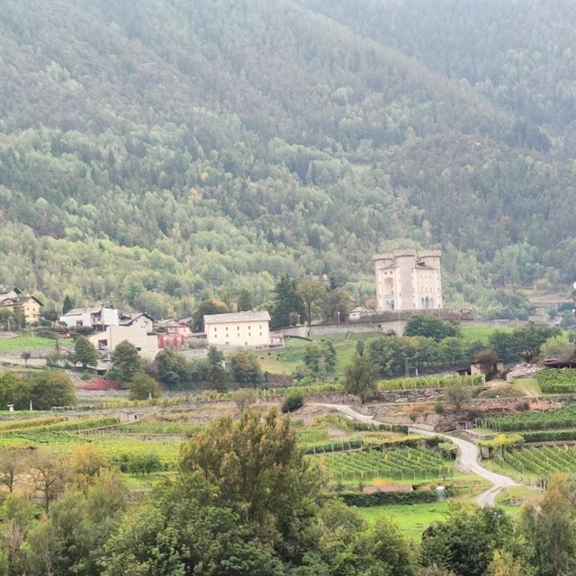 Castles of Horns, Castello Reale di Sarre