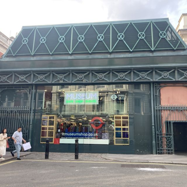 Walking from Bank Station to China Town