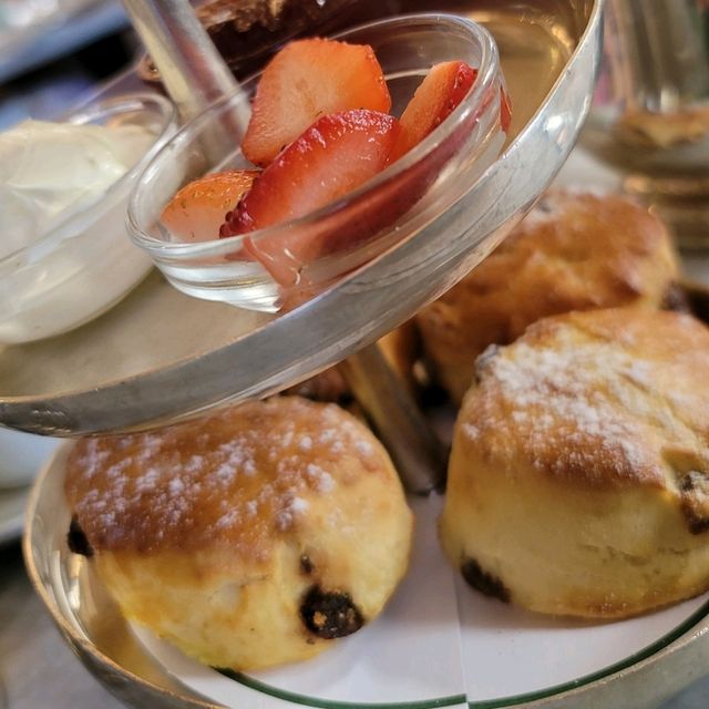 ⭐️品味英式下午茶之旅：在The Ivy Exeter餐廳尋找美食的奢華享受