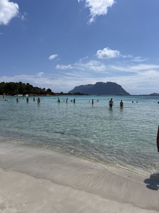 🇮🇹A beach with fine white sand and blue waters